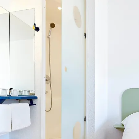 Отель Ibis Budget La Roche Sur Yon Vendespace Муйерон-ле-Каптиф