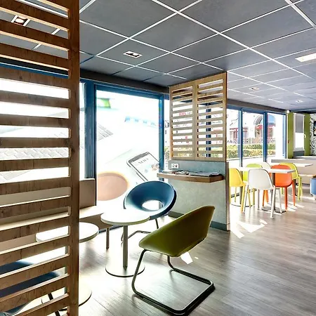 Отель Ibis Budget La Roche Sur Yon Vendespace